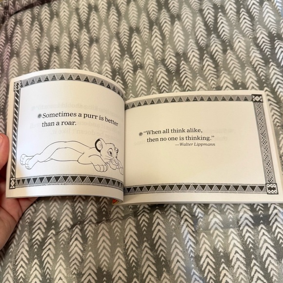 Disney The Lion King Mufasa's Little Instruction Book - Picture 5 of 5